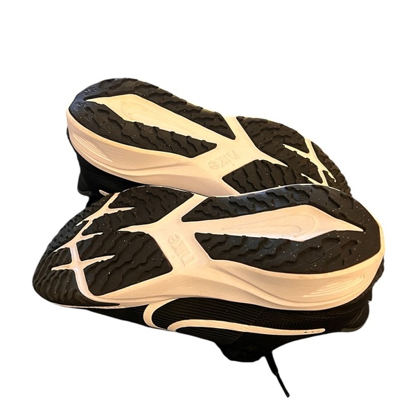 Nike Boys Black and White Athletic Shoes - Picture 3 of 3